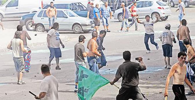 BRUERA RESPONDE CON VIOLENCIA A LOS RECLAMOS