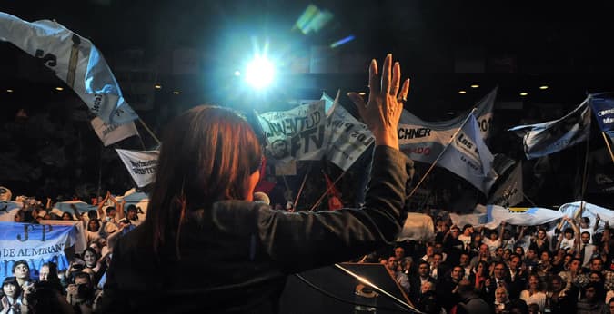 PUBLICIDAD OFICIAL PARA GARANTIZARSE CORO DE APLAUDIDORES