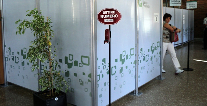 Las mamparas en los bancos, un legado del caso Píparo