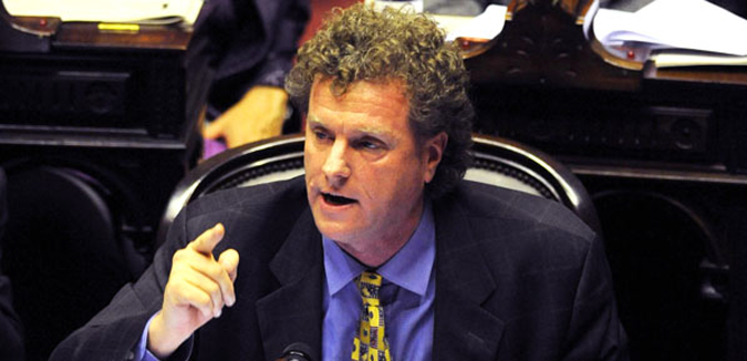 EL GOBIERNO PERGEÑA UNA MANIOBRA PARA DERROCAR A LA CORTE SUPREMA