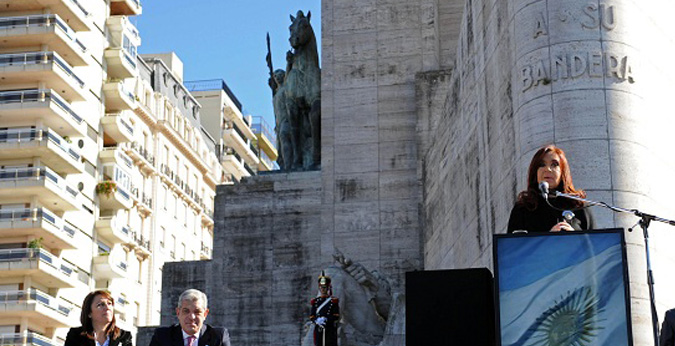 CRISTINA QUIERE SER RE REELECTA VIOLANDO LAS LEYES Y LA CONSTITUCIÓN