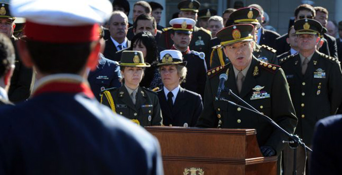 30 años de Democracia: No se puede tolerar un Jefe del Ejército faccioso