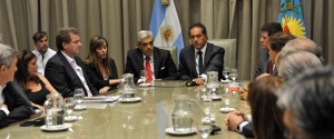Kirchnerismo y oposición fueron a La Plata a respaldar a Scioli