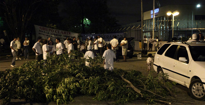 PIQUETES “K” EVITAN SALIDA DE DIARIOS
