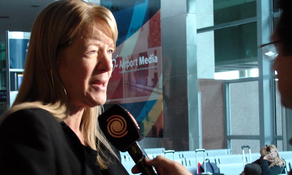 DISCURSOS PRESIDENCIALES, ANUNCIOS Y RENUNCIAS ACELERAN LA PENDIENTE