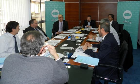 CONVOCAR AL DIRECTORIO PARA TRATAR LAS ADECUACIONES DE PRISA Y TELEFÉ