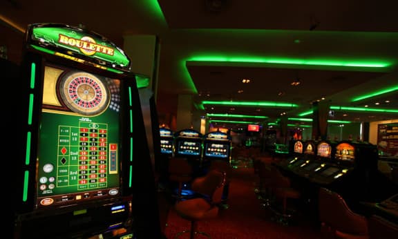 MUCHOS POLÍTICOS SE SOSTIENEN CON EL NEGOCIO DEL JUEGO