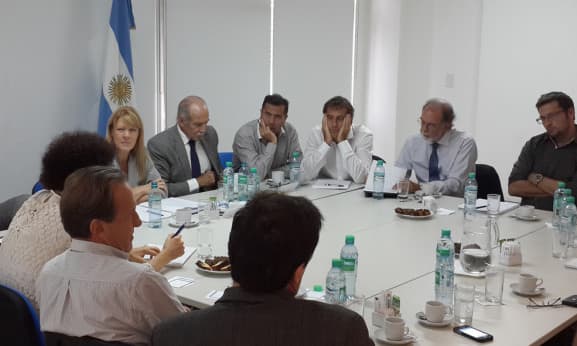 STOLBIZER SE REUNIÓ CON ECONOMISTAS