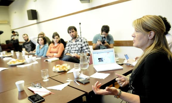 Stolbizer con jóvenes intelectuales en CEDES