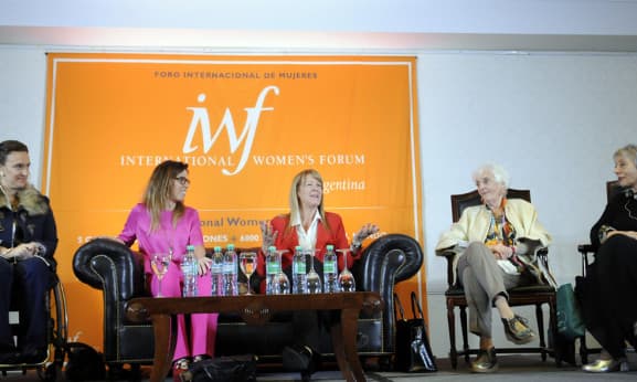 STOLBIZER EN CHARLA DEBATE SOBRE MUJERES Y POLÍTICA