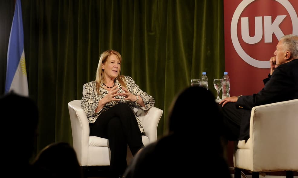 STOLBIZER – CICLO DE REPORTAJES – UNIVERSISDAD KENNEDY