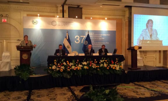 STOLBIZER PARTICIPA EN UN FORO DE PARLAMENTARIOS POR LA PAZ Y LA SEGURIDAD, EN EL SALVADOR.