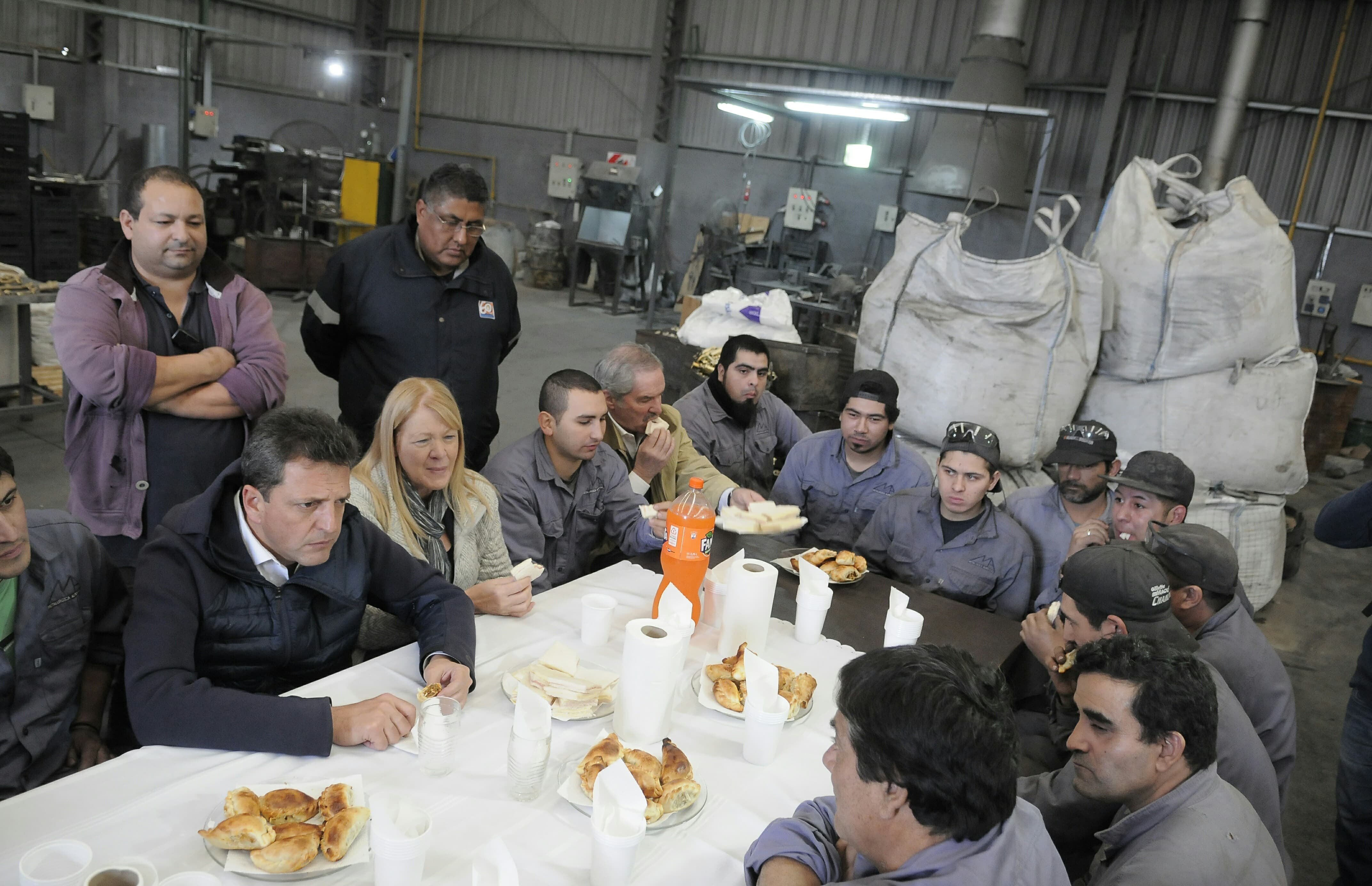 Stolbizer y Massa en una fábrica de Burzaco almorzaron con dueños y operarios.
