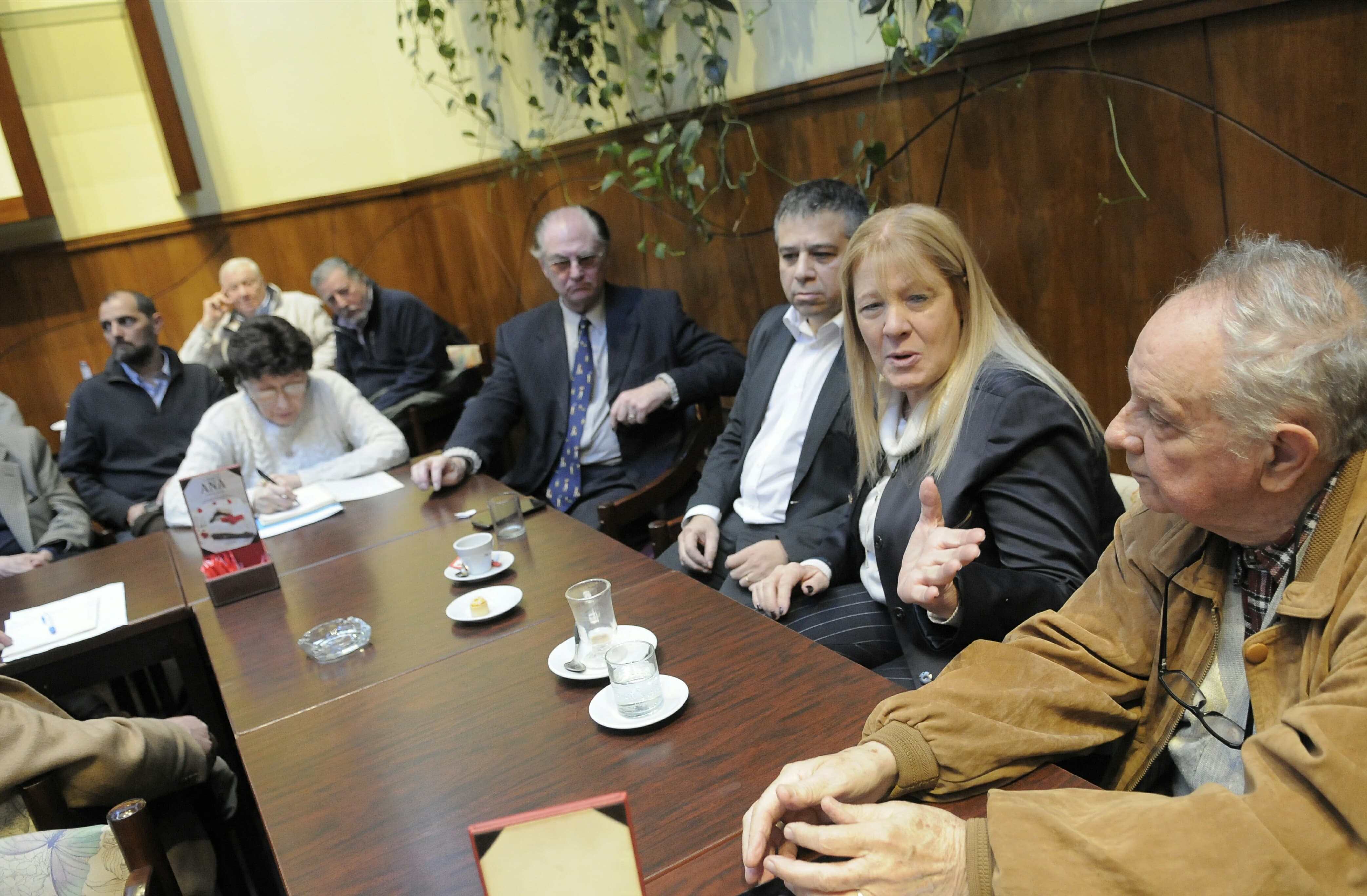 STOLBIZER Y ABREVAYA CON ASOCIACIONES DE CONSORCISTAS