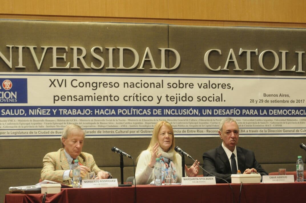 Stolbizer en la UCA: “Hay que atender lo colectivo por sore lo individual. La política tiene que tener un rostro humano y ética”