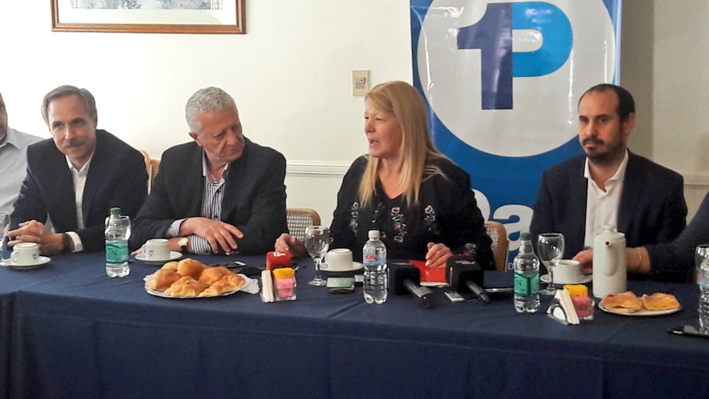 El frente 1País cerró la campaña local con periodistas.
