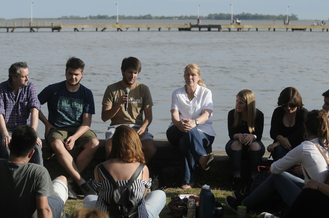 “DEFENDEMOS LA ESCUELA PUBLICA PARA FORMAR CIUDADANOS LIBRES, CON PENSAMIENTO CRITICO Y CAPACIDAD PARA ELEGIR LO QUE QUIEREN SER.”
